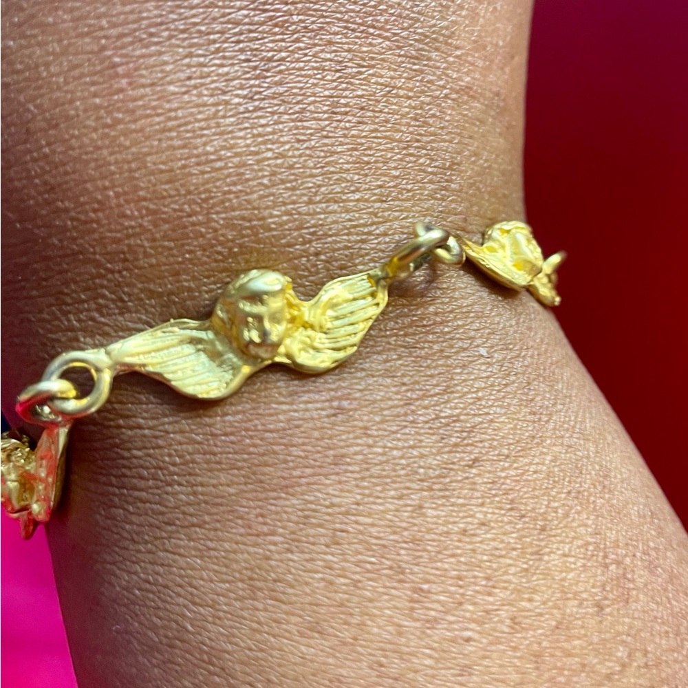 Vintage Cherub Angel Winged Link Bracelet. Gold tone. 8 1/2 inches long - Picture 5 of 6